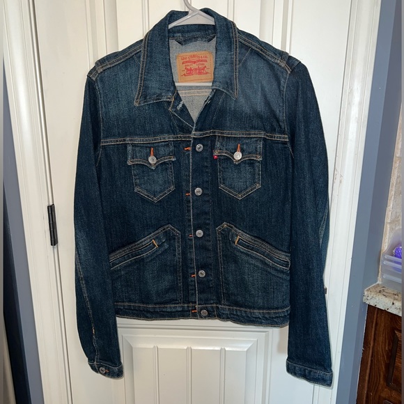 Juniors Levi’s Denim Jacket - Picture 1 of 3
